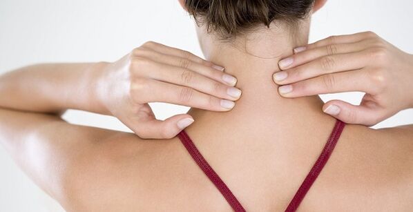 dor no pescozo debido á osteocondrose